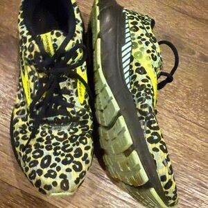 Brooks Adrenaline GTS 21 Leopard Print Running Shoes
